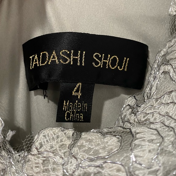 Beautiful Tadashi Shoji Silver and White Dress size 4 - Picture 2 of 5